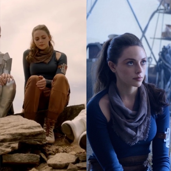 Monrow Cut Out Shoulder Long Sleeve Blue Ribbed Top Size S ASO Hope Mikaelson - Picture 6 of 7